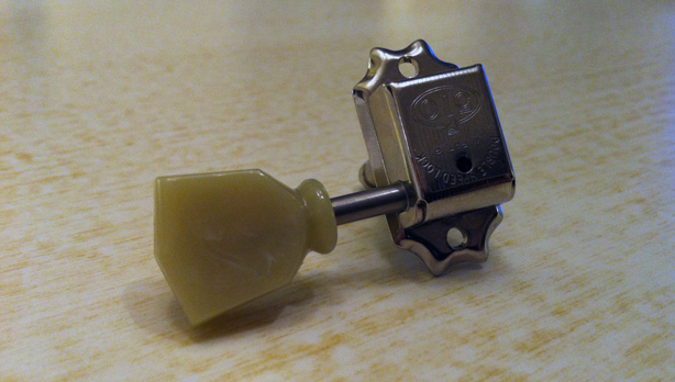 Gotoh Magnum Lock Kluson-style tuner detail