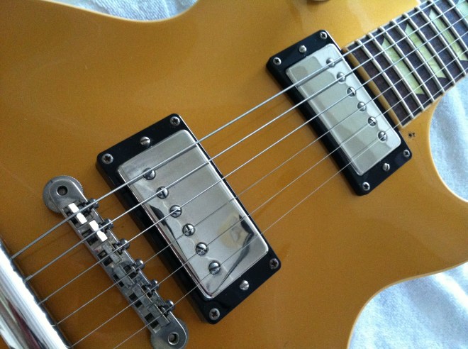 Les Paul Classic with black pickup rings
